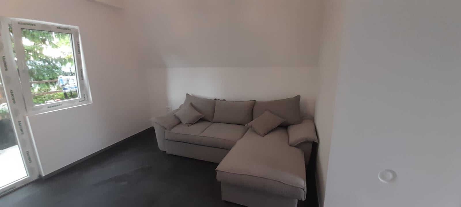 Postava laminata u dnevnom boravku